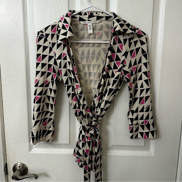 Diane von Furstenberg Vintage Silk Abstract Jill Wrap Top Size 4 - Picture 1 of 3